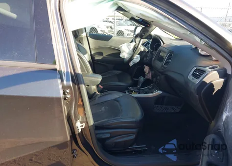 2018 Jeep Compass Latitude 4X4 из США, поврежденный, VIN 3C4NJDBB3JT103703